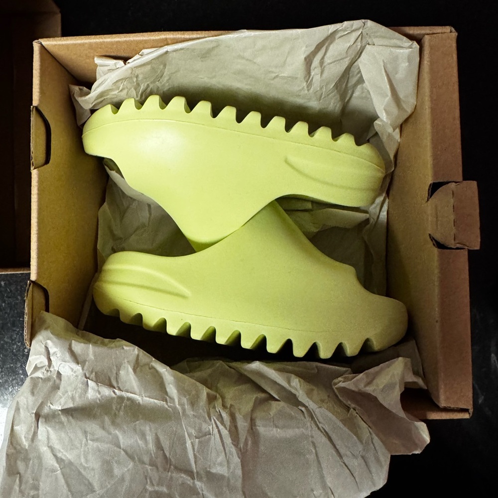 Adidas 9K Yeezy Slide Kids in Lime Green